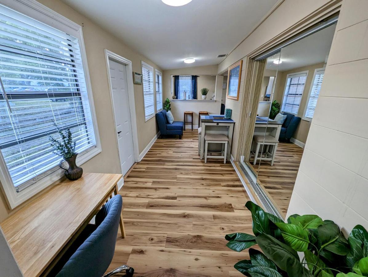 Charming & Cozy Lagoon Retreat - Steps From River - Parking تيتوسفيل المظهر الخارجي الصورة